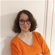 Étudiante en licence de cinéma donne cours de soutien et aide aux devoirs